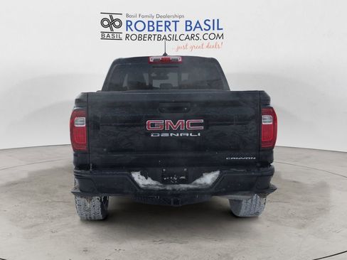 Used 2024 GMC Canyon Denali image 4
