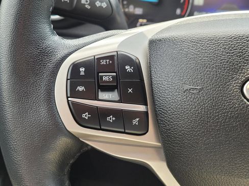 Used 2022 Ford Explorer XLT w/ Equipment Group 202A RWD image 33