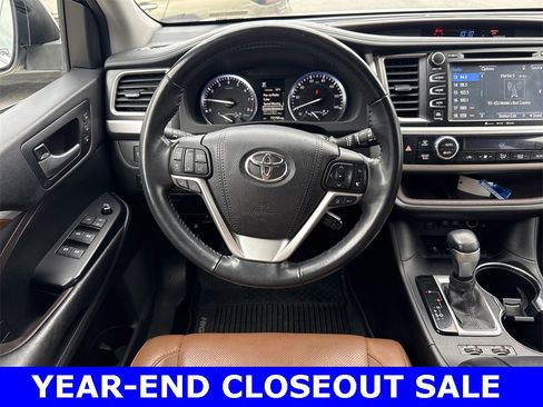 Used 2017 Toyota Highlander Limited image 13