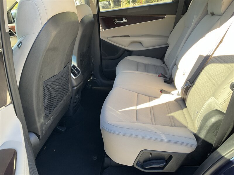 Used 2017 Kia Sorento AWD image 13