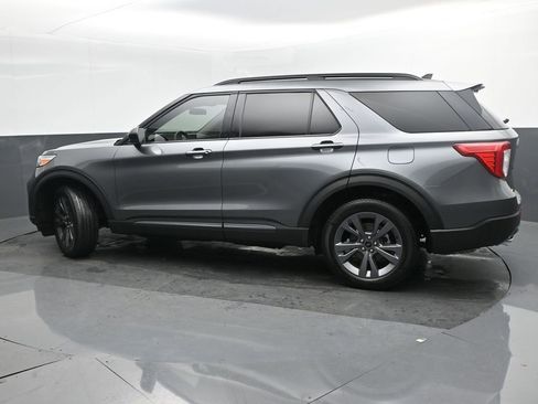 Used 2022 Ford Explorer XLT w/ Equipment Group 202A image 3
