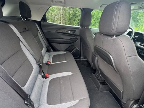 Used 2025 Chevrolet TrailBlazer LT w/ Convenience Package FWD image 9