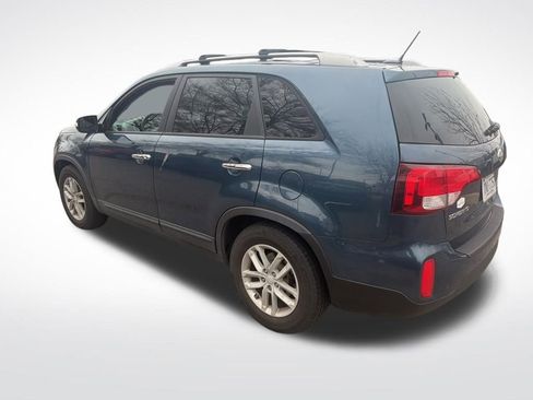 Used 2015 Kia Sorento LX image 4