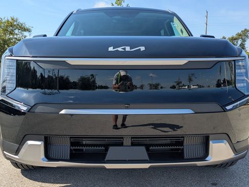 Certified 2026 Kia EV9 Wind image 10