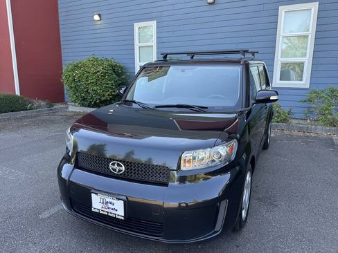 Used 2010 Scion xB FWD image 9