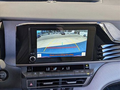 Used 2025 Toyota Camry SE FWD image 15