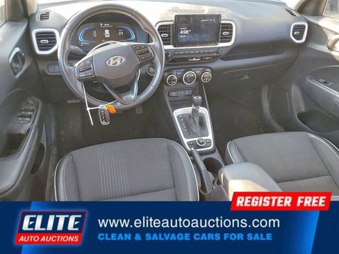 Used 2024 Hyundai Venue Limited image 15