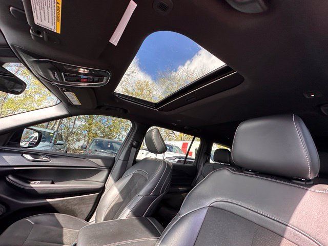 Used 2023 Jeep Grand Cherokee L Altitude AWD/4WD image 27
