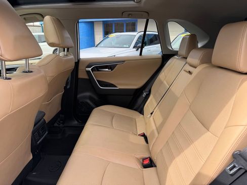 Used 2020 Toyota RAV4 Limited image 13