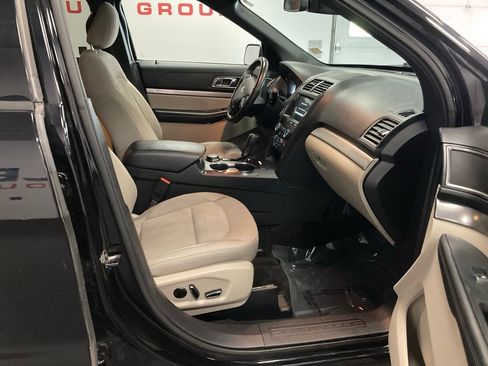 Used 2018 Ford Explorer XLT w/ Equipment Group 201A AWD/4WD image 44