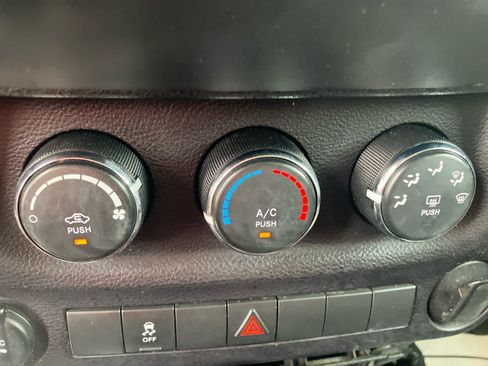 Used 2015 Jeep Wrangler Unlimited Sport w/ Connectivity Group AWD/4WD image 19