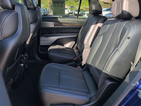 Used 2026 Cadillac Vistiq Sport image 24