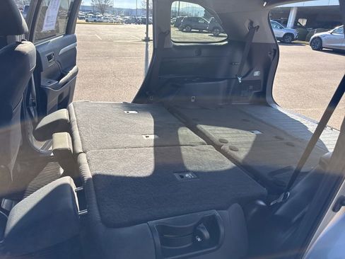 Used 2019 Toyota Highlander LE image 18