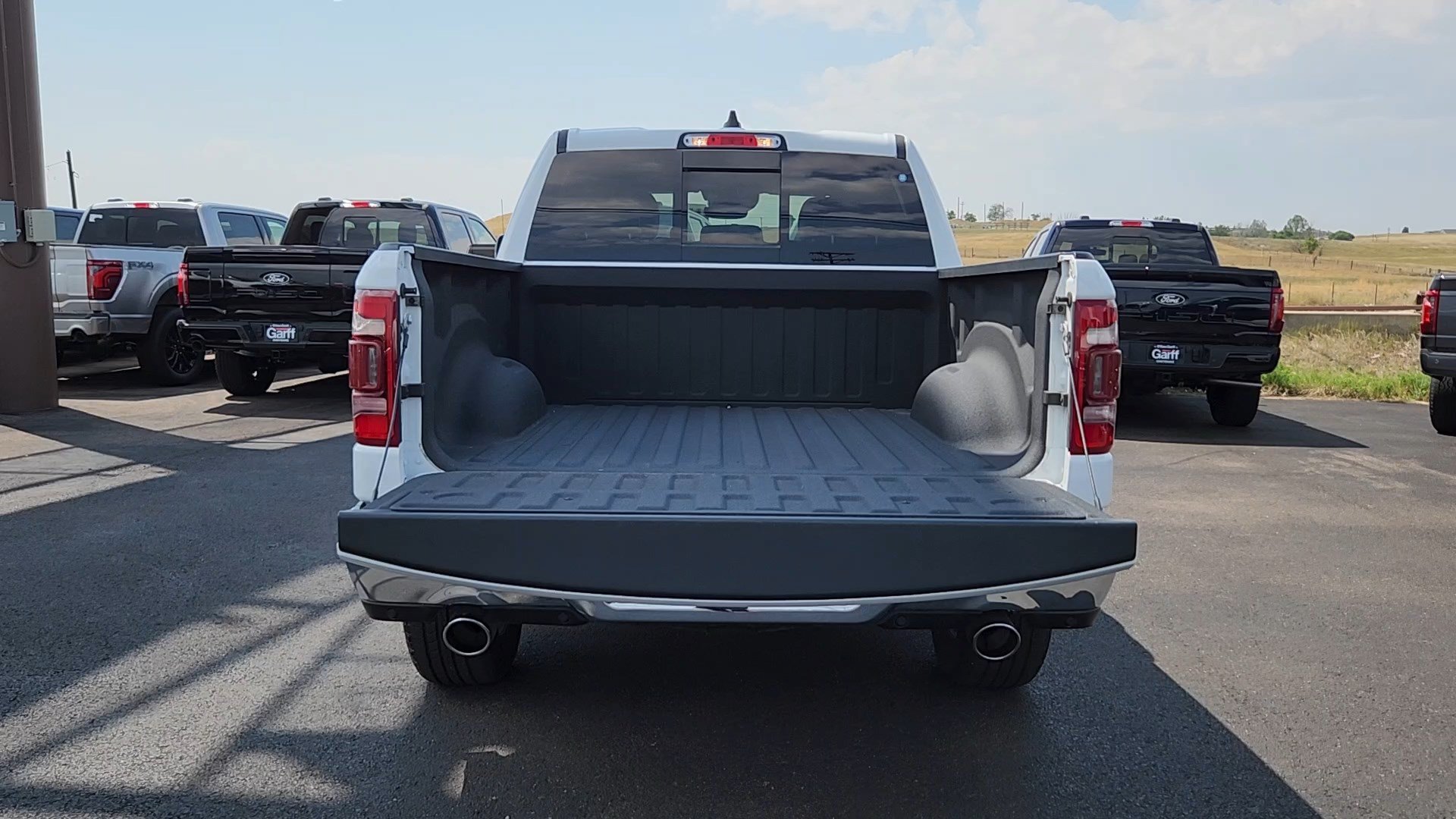 Used 2024 RAM 1500 Laramie AWD/4WD image 19