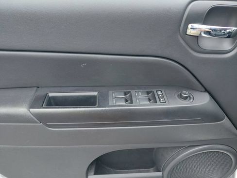 Used 2017 Jeep Patriot High Altitude FWD image 31