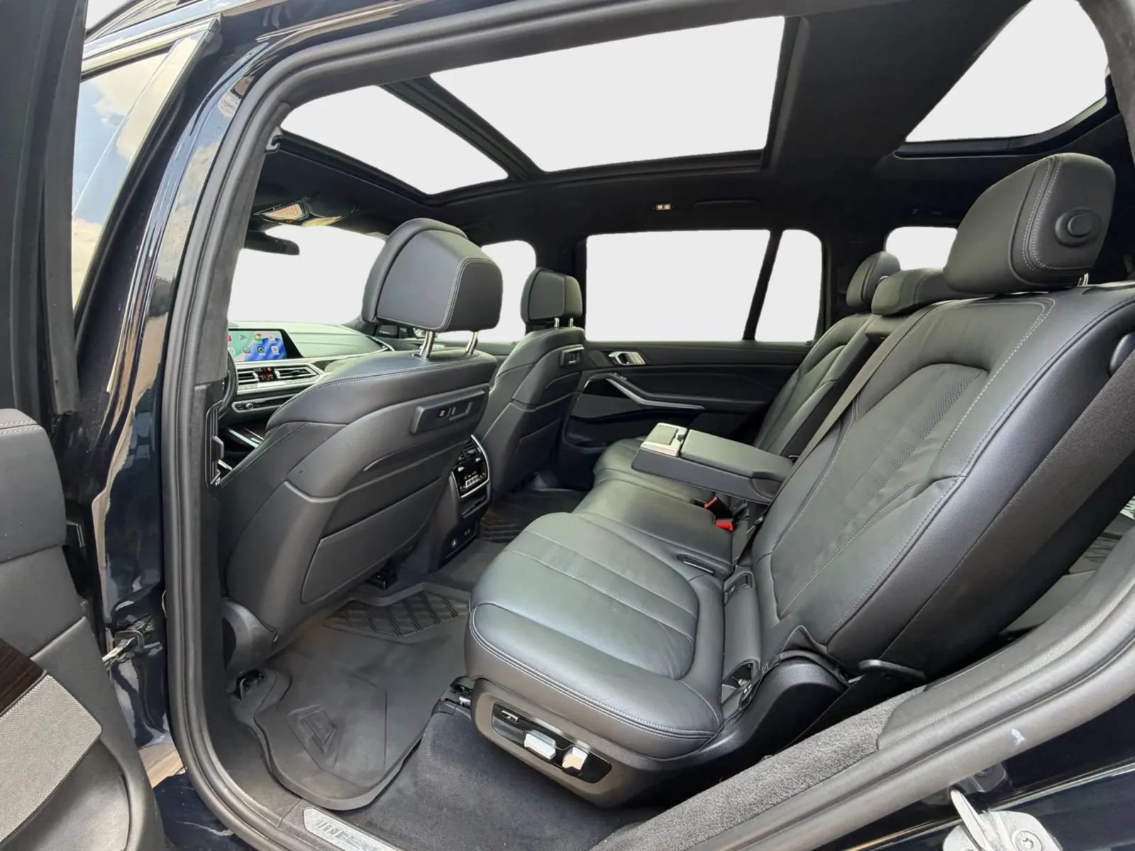 Used 2021 BMW X7 M50i w/ Executive Package AWD/4WD image 16