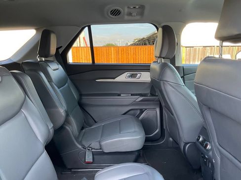 Used 2025 Ford Explorer Active w/ Active Comfort Package RWD image 25