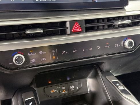 Used 2024 Kia Sorento S w/ Panoramic Sunroof Package FWD image 18