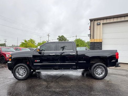 Used 2019 Chevrolet Silverado 2500 LTZ w/ Duramax Plus Package AWD/4WD image 2