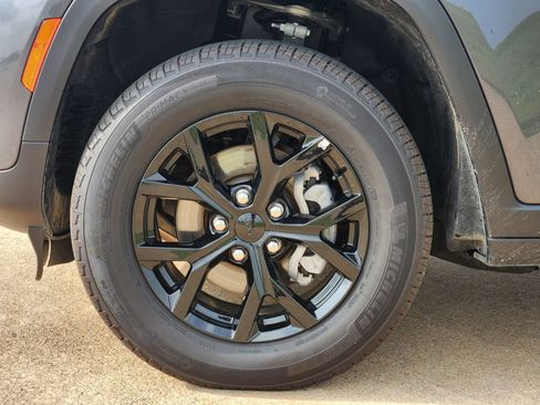 Used 2025 Jeep Grand Cherokee 4WD image 14