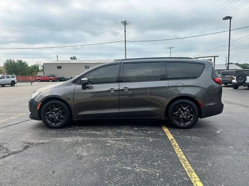 Used 2019 Chrysler Pacifica Limited w/ S Appearance Package FWD image 7