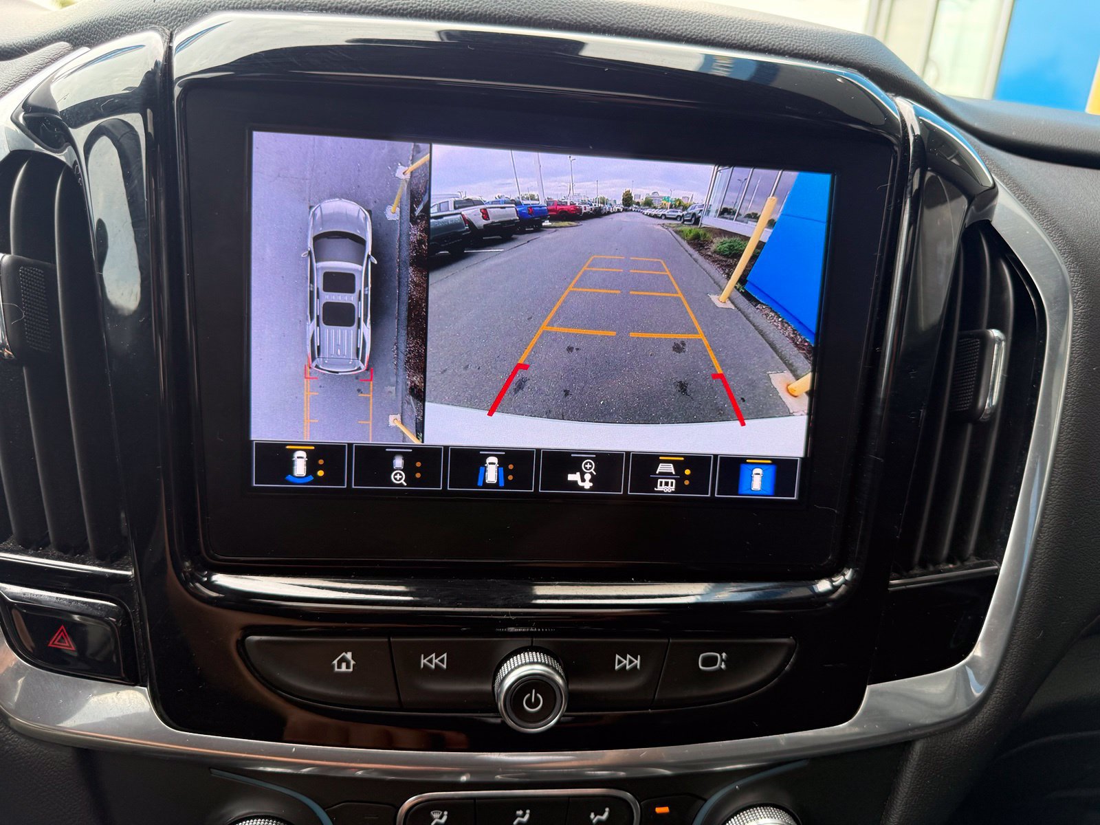Used 2022 Chevrolet Traverse RS AWD/4WD image 27