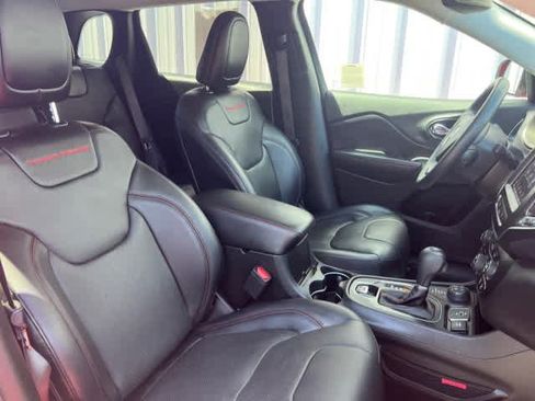 Used 2019 Jeep Cherokee Trailhawk AWD/4WD image 22