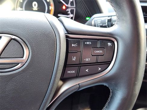 Used 2020 Lexus UX 200 w/ Premium Package image 20