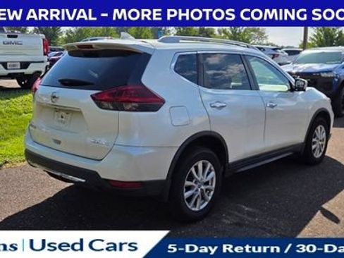 Used 2018 Nissan Rogue SV w/ Premium Package AWD/4WD image 11