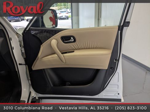 Used 2022 Nissan Armada Platinum w/ Captain's Chairs Package RWD image 7