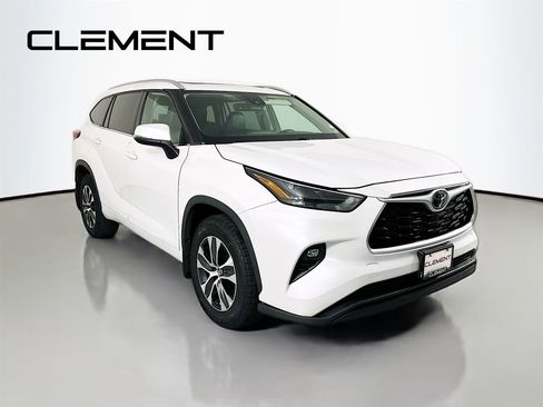 Used 2022 Toyota Highlander XLE image 3