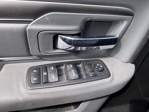 Used 2019 RAM 1500 Classic SLT RWD image 9