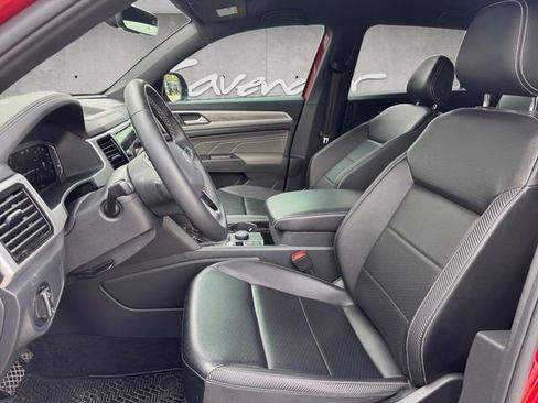 Used 2022 Volkswagen Atlas Cross Sport SE image 19