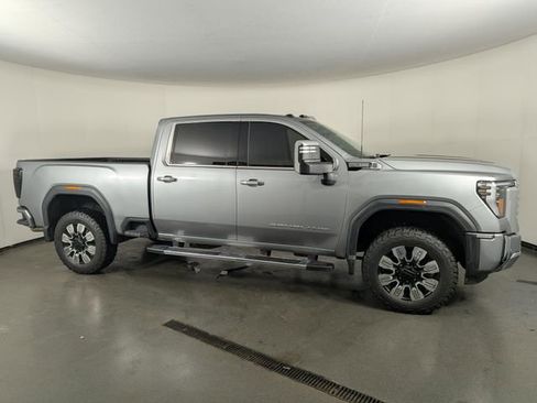 Used 2024 GMC Sierra 3500 Denali w/ Denali Reserve Package image 9