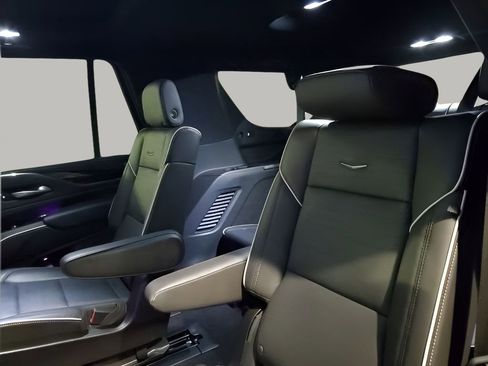 Certified 2023 Cadillac Escalade Premium Luxury image 19