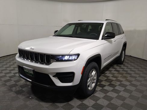 Used 2023 Jeep Grand Cherokee Laredo w/ Luxury Tech Group I AWD/4WD image 15