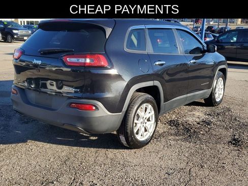 Used 2016 Jeep Cherokee Sport image 4