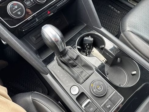 Certified 2022 Volkswagen Atlas SEL R-Line image 29