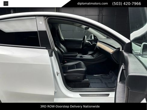 Used 2022 Tesla Model Y Long Range image 16