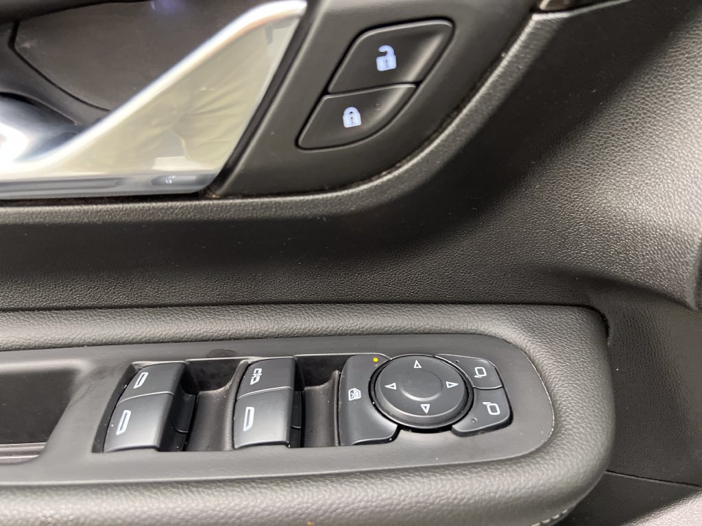 Used 2024 GMC Terrain SLE AWD/4WD image 15