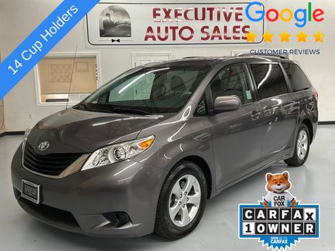 Used 2014 Toyota Sienna LE FWD image 1