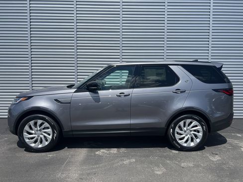 New 2025 Land Rover Discovery S image 2