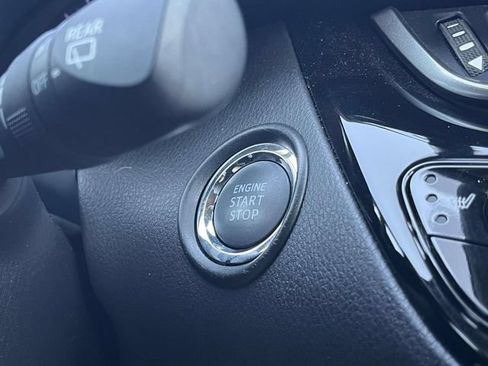 Used 2019 Toyota C-HR Limited FWD image 31
