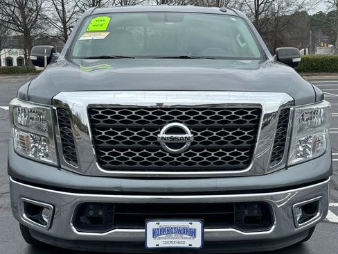 Used 2017 Nissan Titan SV image 9