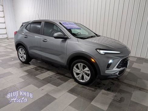 Used 2025 Buick Encore GX Preferred AWD/4WD image 5