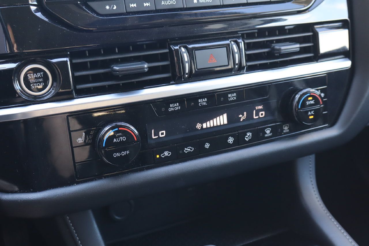 Used 2024 Nissan Pathfinder SV FWD image 25