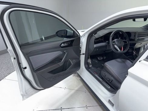 Used 2025 Volkswagen Jetta GLI Autobahn image 10