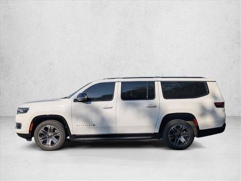 Used 2023 Jeep Wagoneer L 4WD w/ Premium Group I image 8
