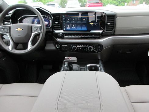 New 2026 Chevrolet Silverado 1500 LTZ w/ LTZ Premium Package AWD/4WD image 18