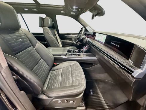 Used 2025 Cadillac Escalade V AWD/4WD image 32
